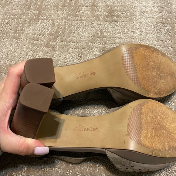 {Clarks} Artisan Peep Toe Block Heel Platform Sandals ~ Size 7 - Picture 7 of 16